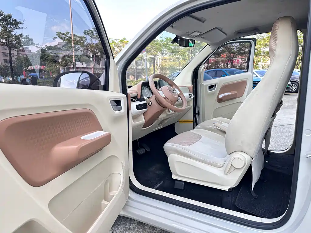 Wuling MINIEV — миниатюра 9