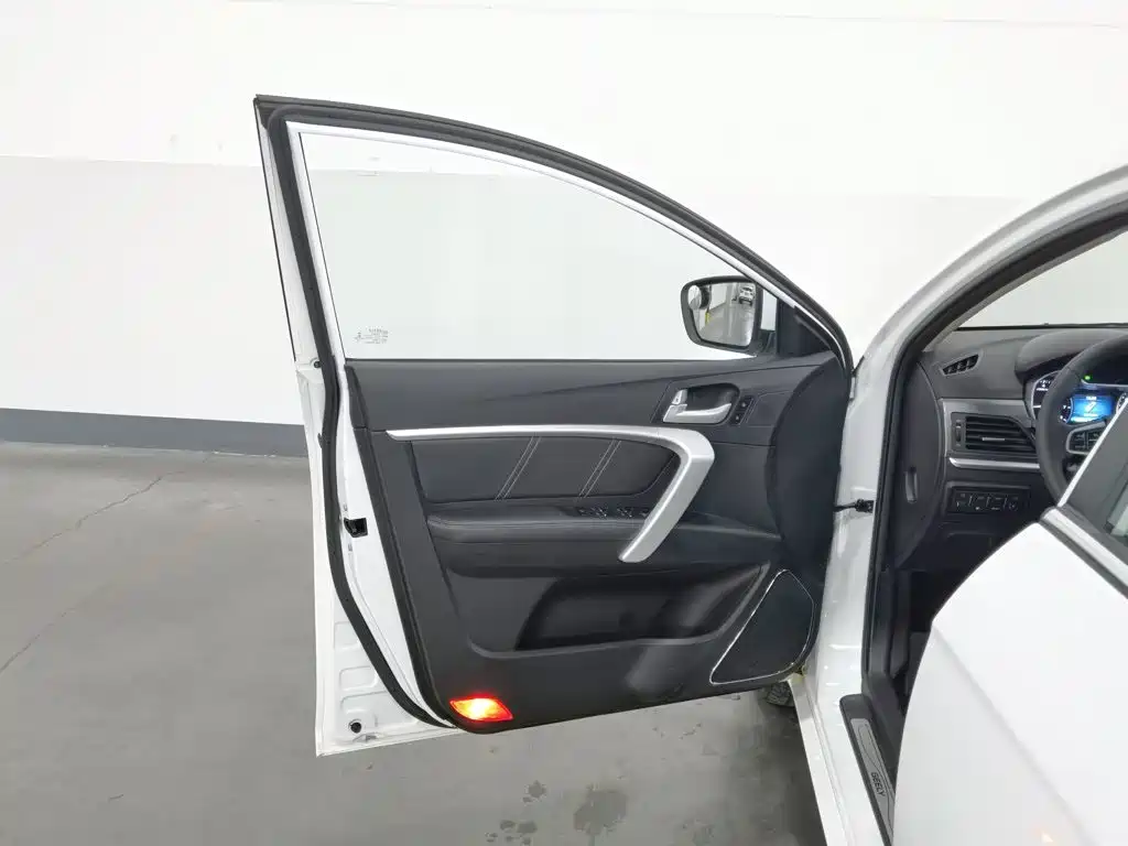 Geely Emgrand — миниатюра 8