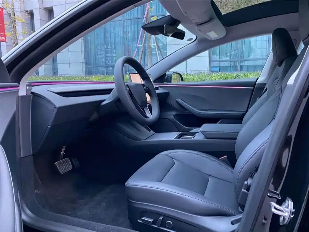 Tesla Model 3 — миниатюра 4