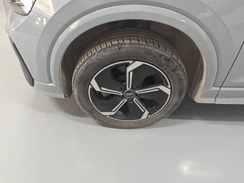 Audi Q2L e-tron — миниатюра 23