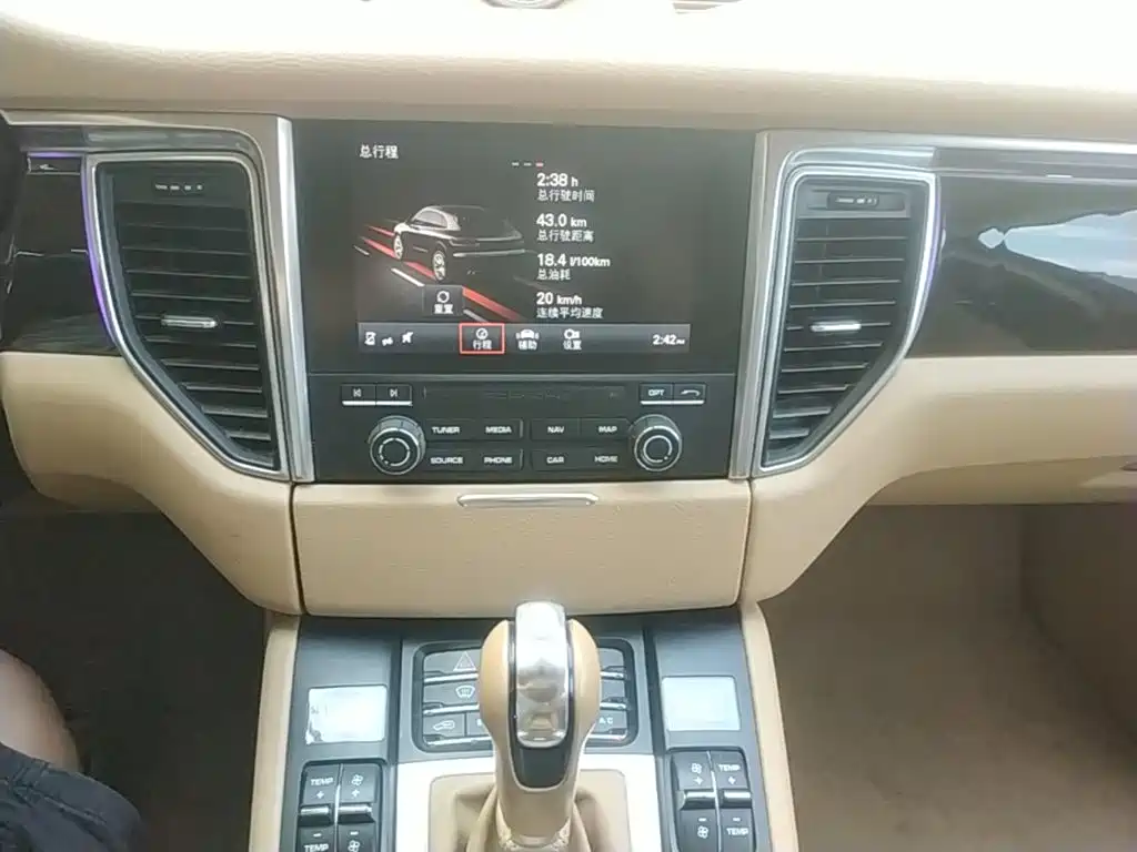 Porsche Macan — миниатюра 13