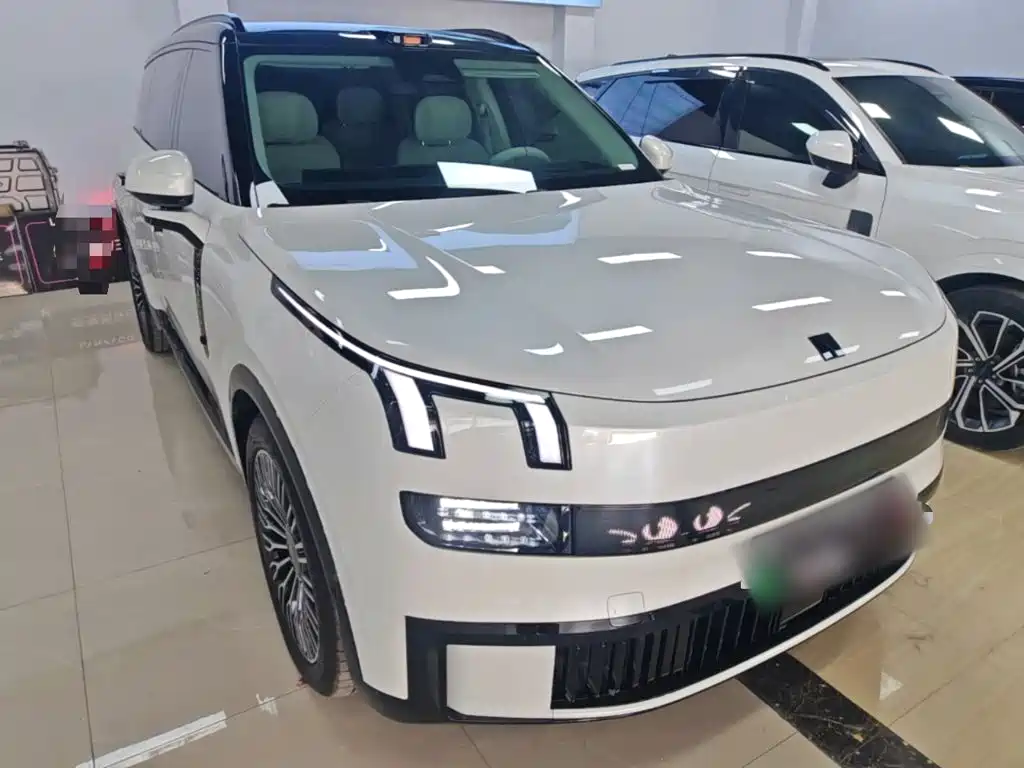 Lynk & Co Рука 900. — миниатюра 4