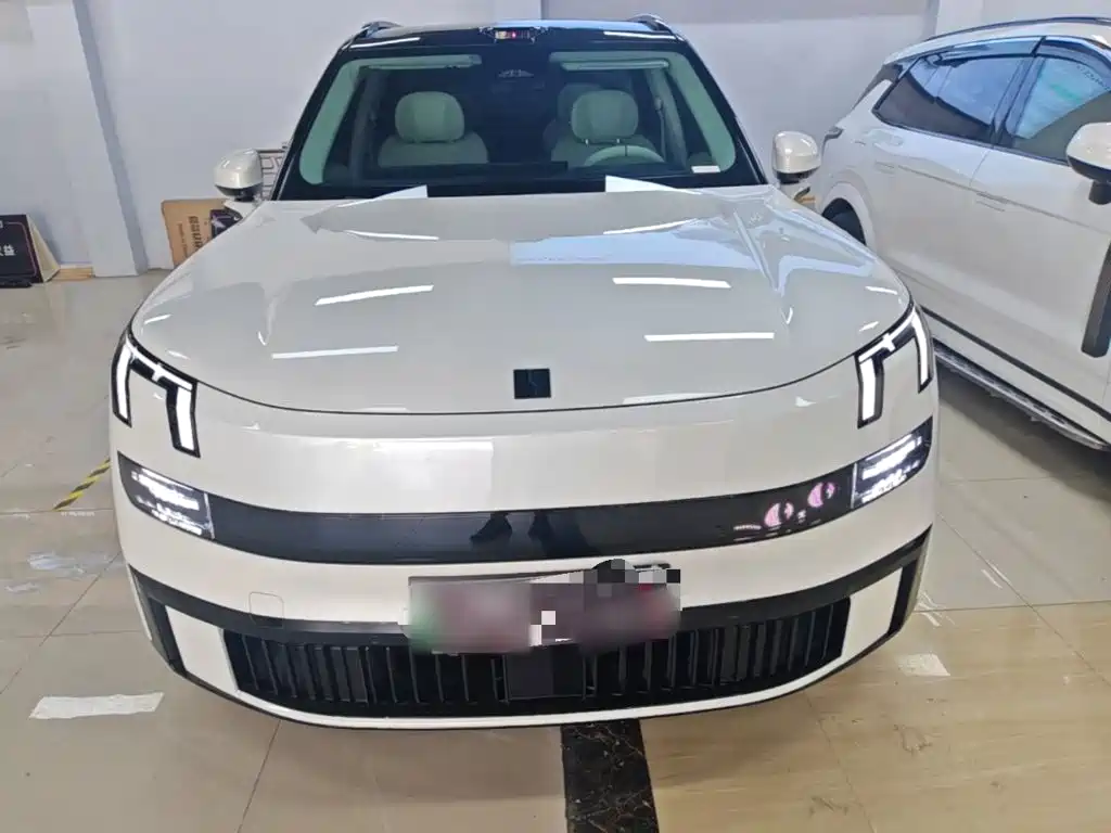 Lynk & Co Рука 900. — миниатюра 3