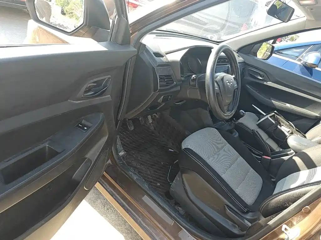 Wuling Hongguang — миниатюра 16