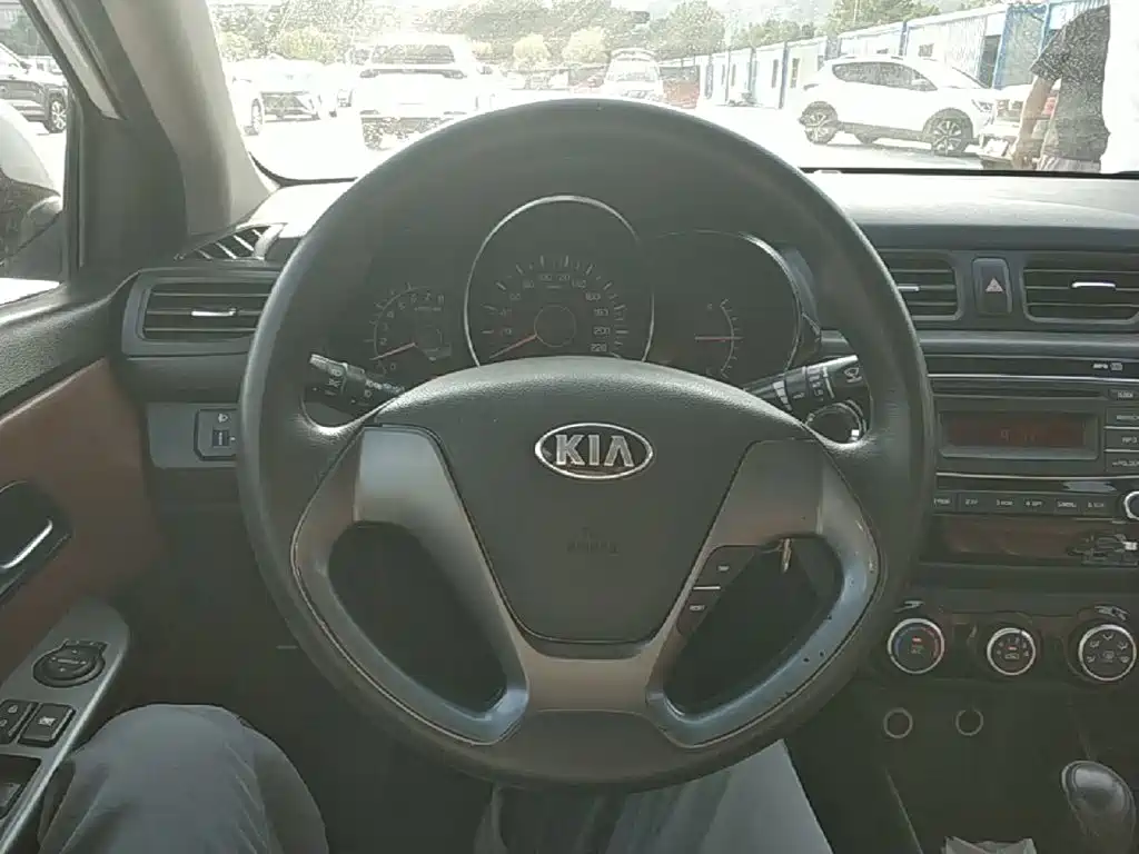 Kia K2 — миниатюра 11
