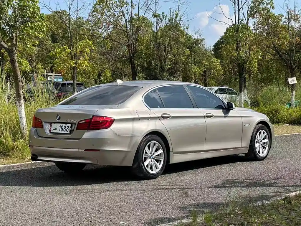 BMW 5 Series — миниатюра 9