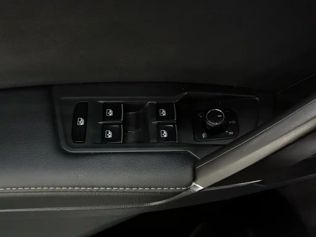 Volkswagen Tiguan L — миниатюра 9