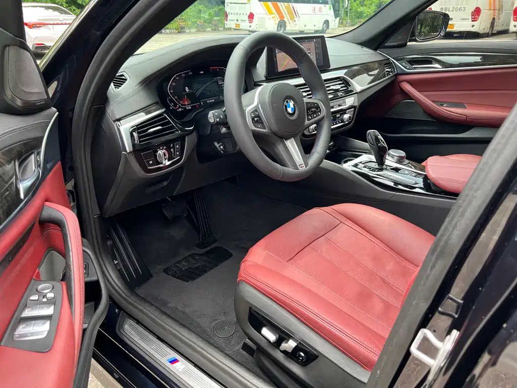 BMW 5 Series — миниатюра 7