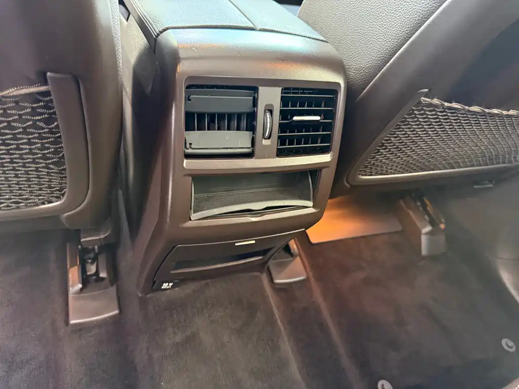 Mercedes-Benz GLE (Import) — миниатюра 32