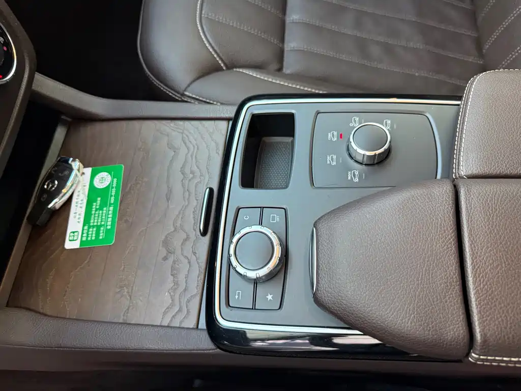 Mercedes-Benz GLE (Import) — миниатюра 26