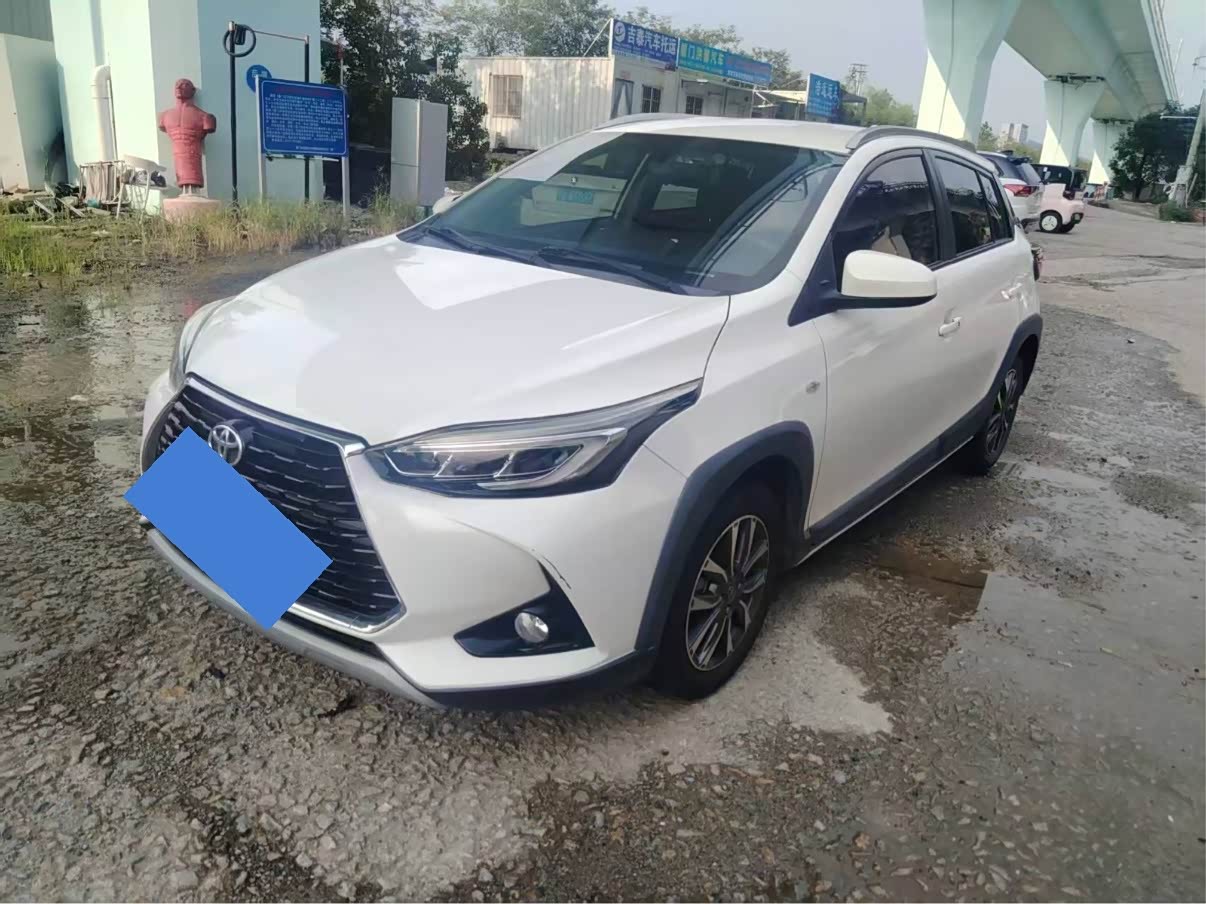 Toyota YARiS L Zhi Xuan 1.5 л 2022 г. Белый, пробег 30000 км
