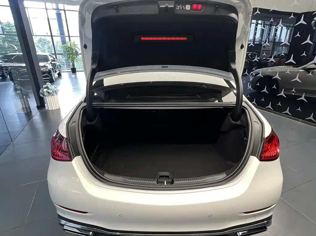 Mercedes-Benz C-Class — миниатюра 14