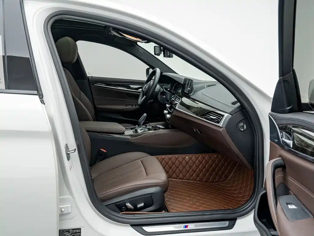 BMW 5 Series — миниатюра 18