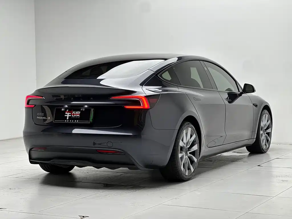 Tesla Model 3 — миниатюра 4