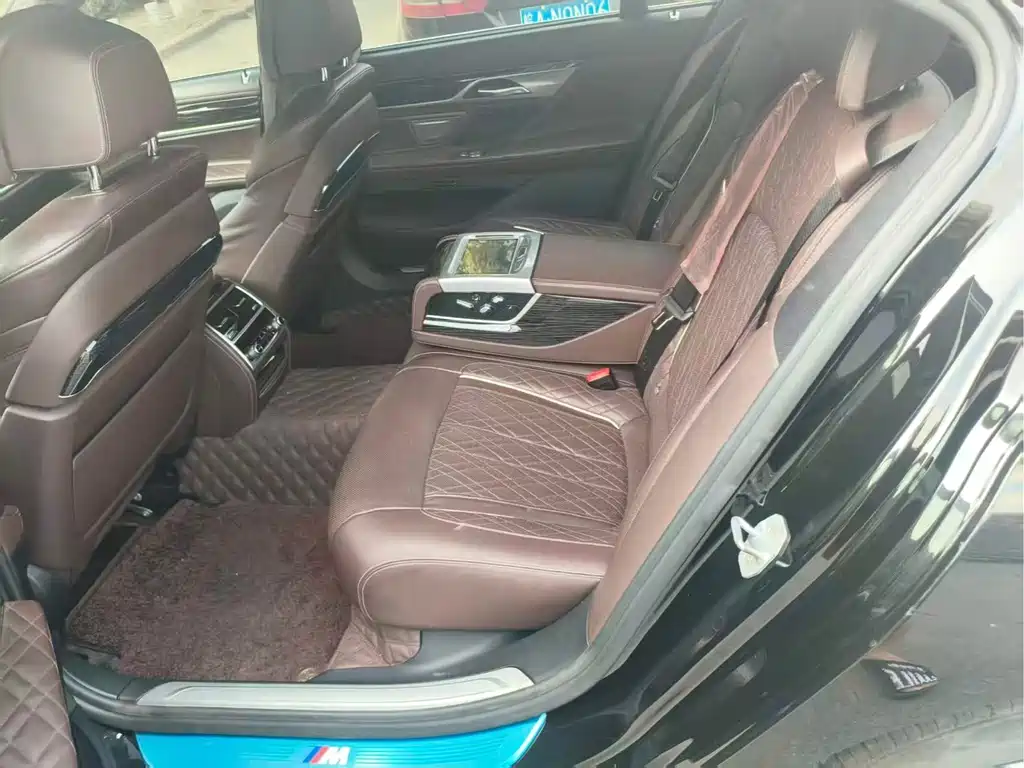 BMW 7 Series — миниатюра 7