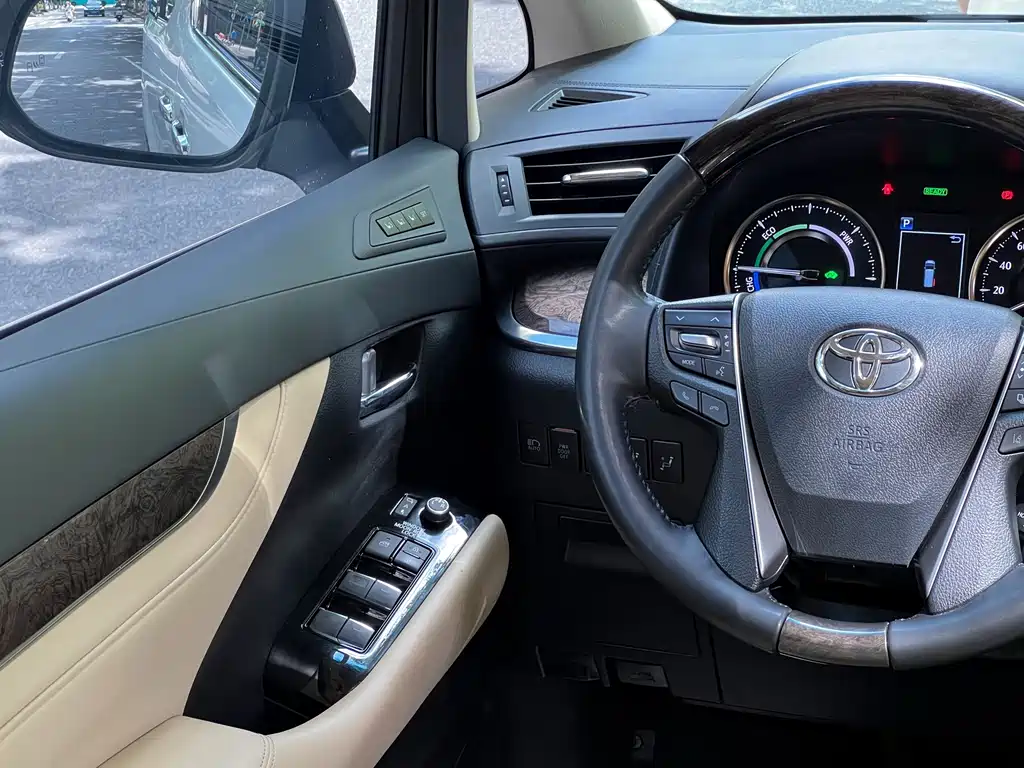 Toyota Vellfire — миниатюра 24