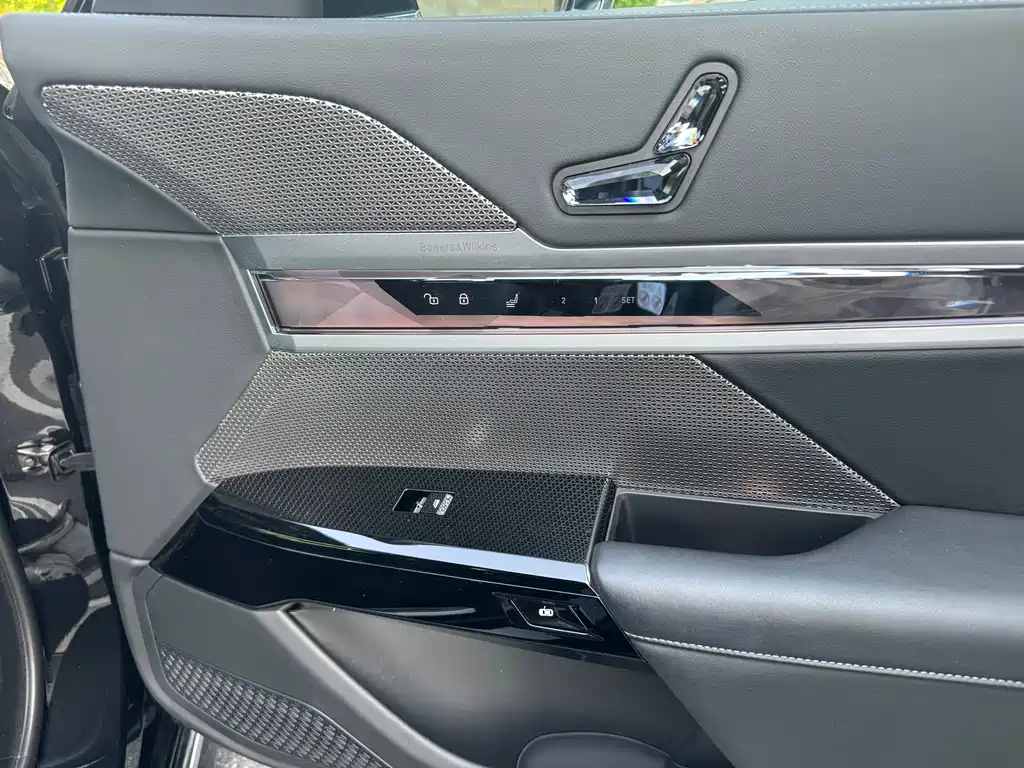 BMW i7 — миниатюра 7