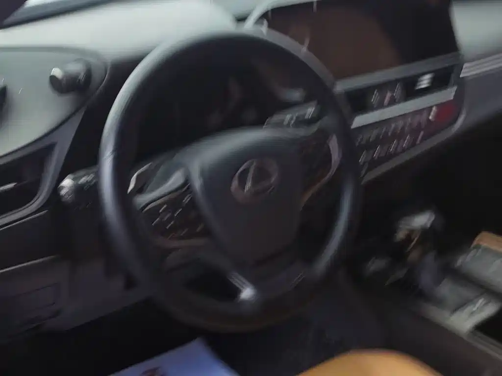 Lexus ES — миниатюра 9