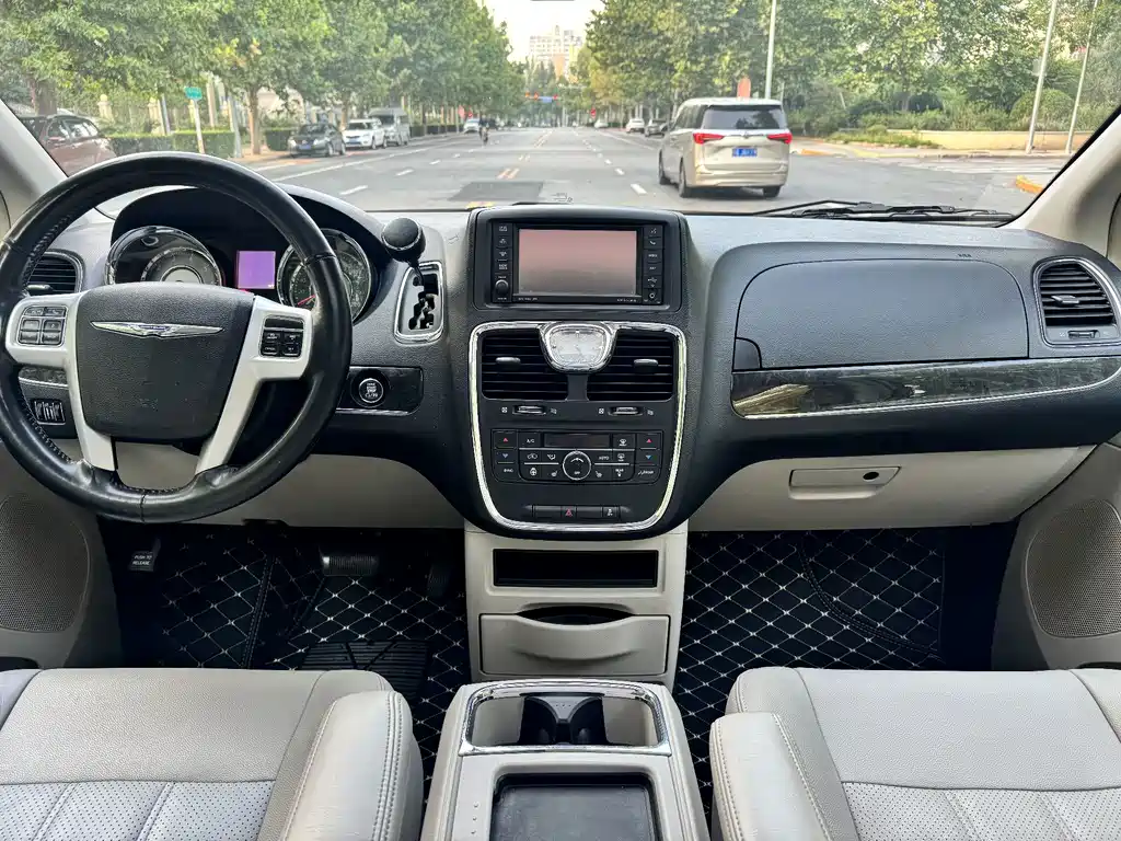 Chrysler Grand Voyager (Import) — миниатюра 16