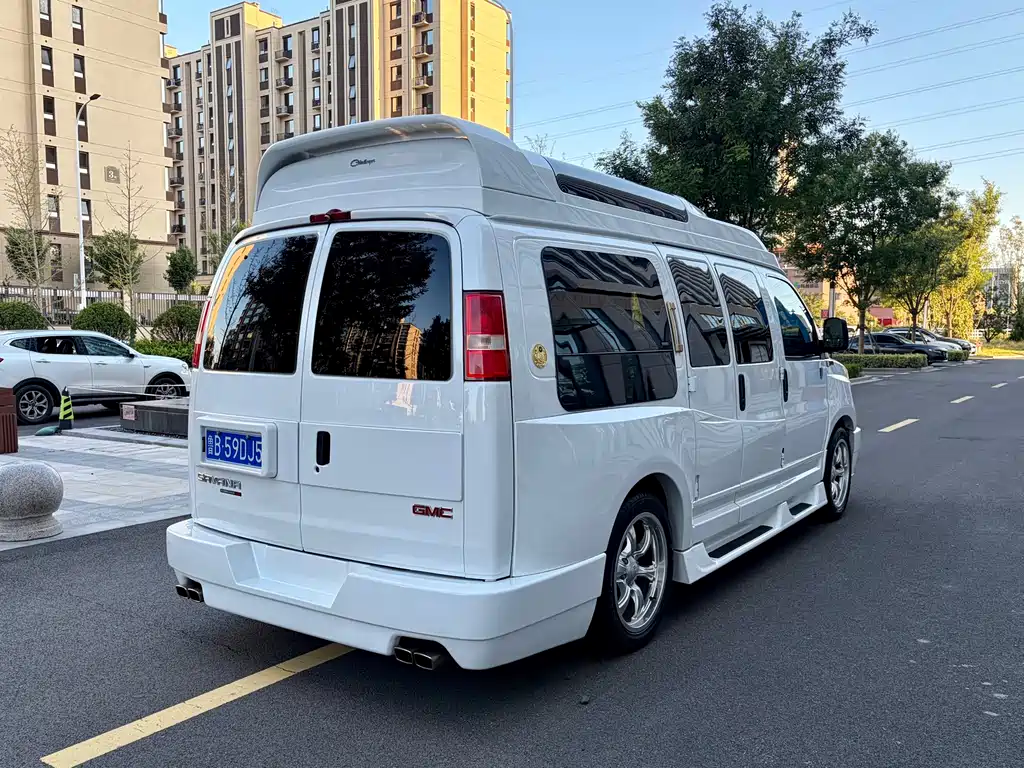 GMC Savana — миниатюра 4