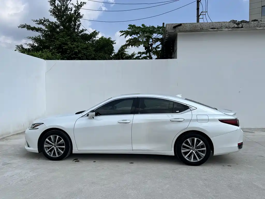 Lexus ES — миниатюра 7