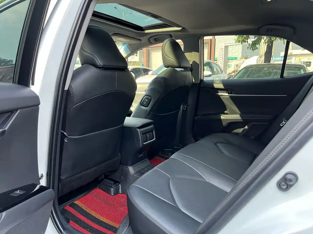 Toyota Camry — миниатюра 6