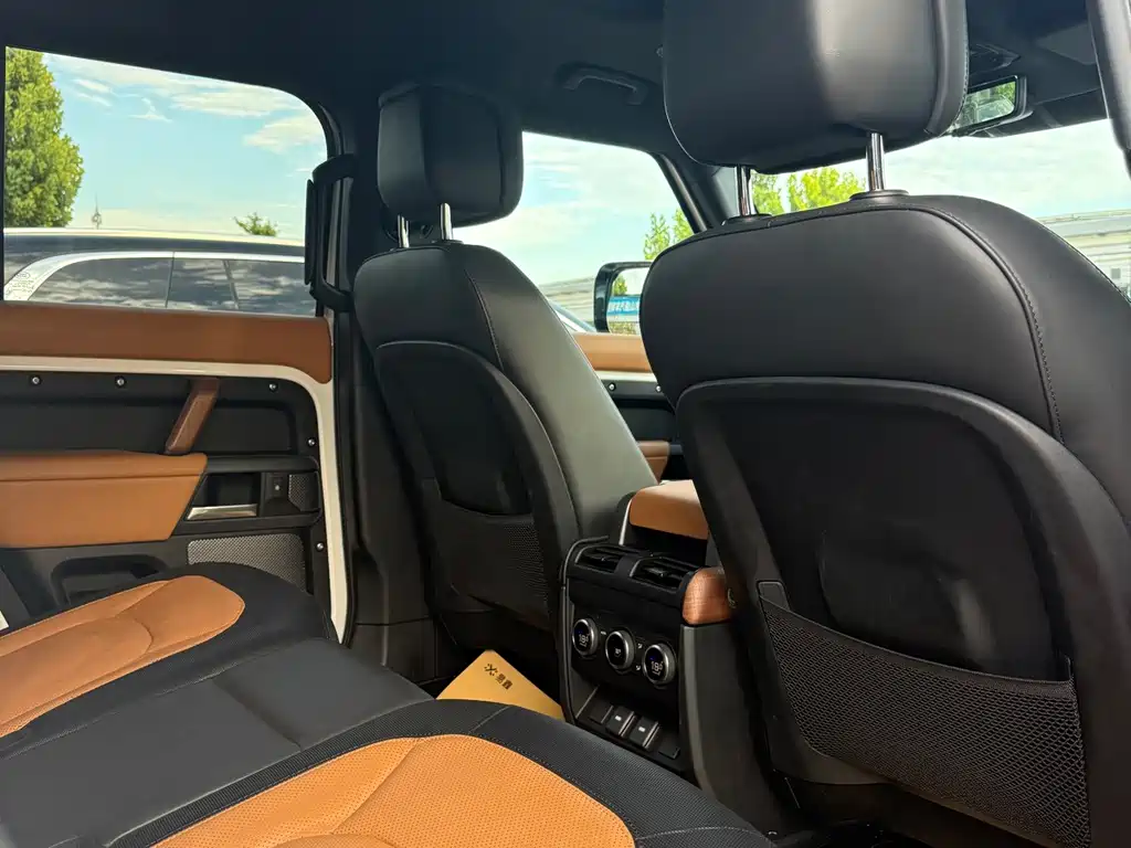 Land Rover Defender — миниатюра 21