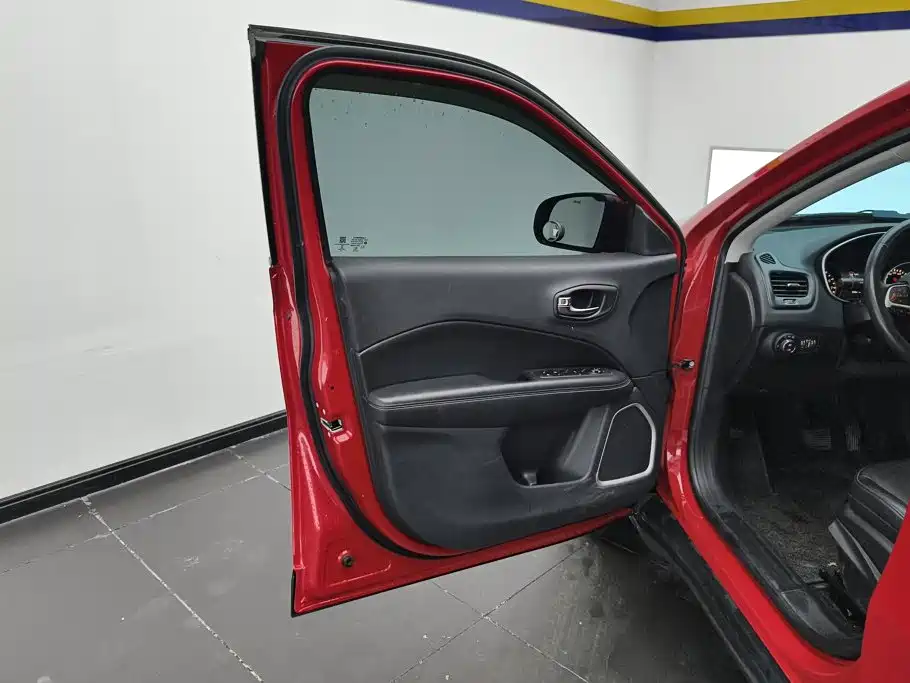 Jeep Compass — миниатюра 7