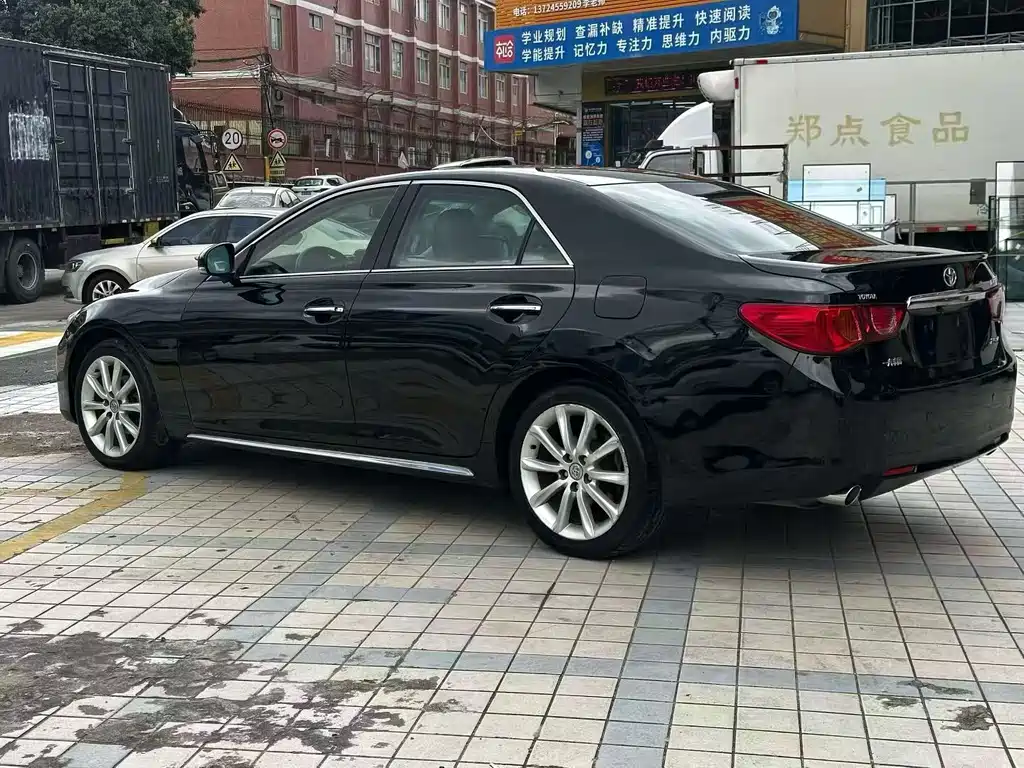 Toyota Reiz — миниатюра 7
