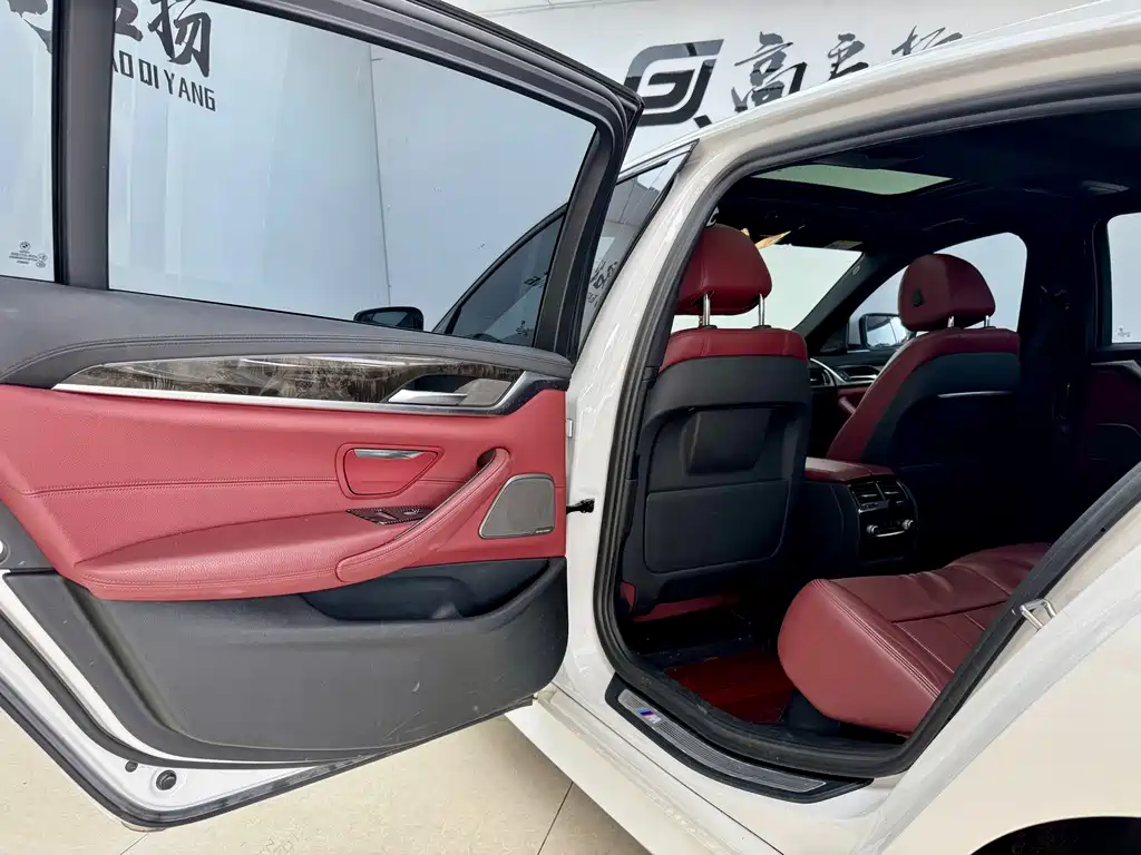 BMW 5 Series — миниатюра 11