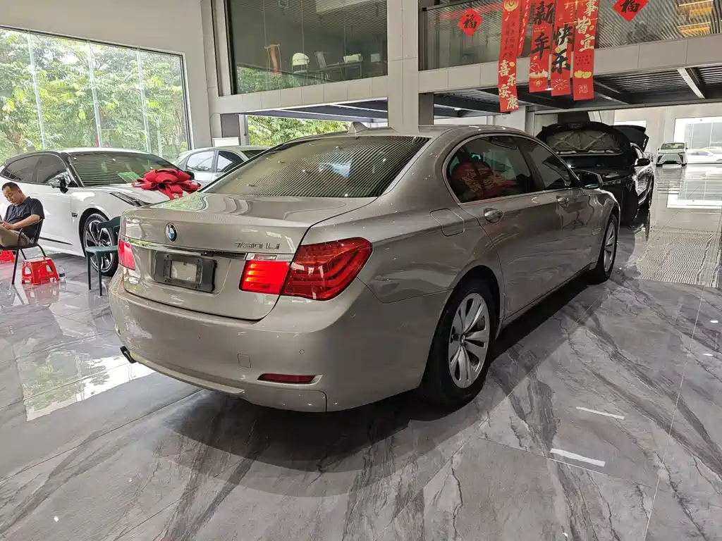 BMW 7 Series — миниатюра 5