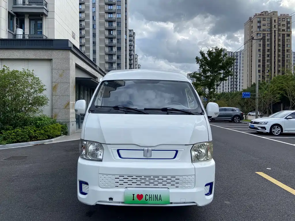 Yuan Cheng Yuan Cheng Xingxiang E6 — миниатюра 2