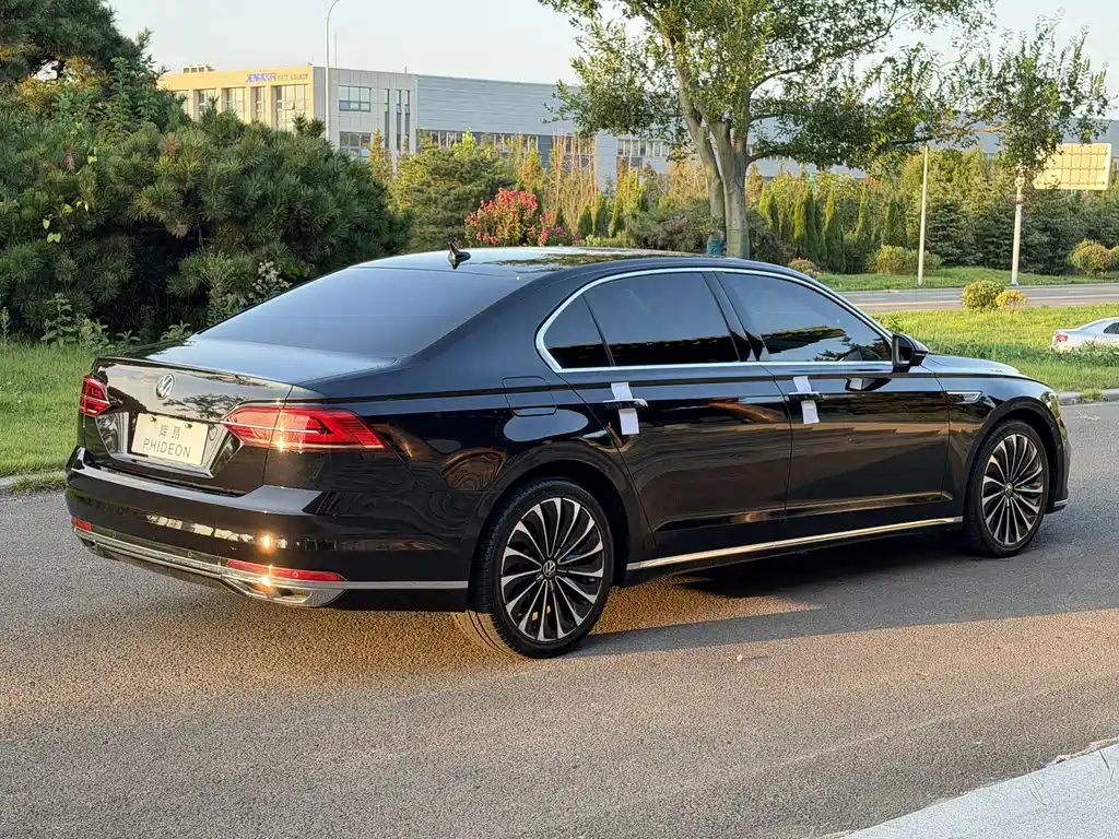 Volkswagen Phideon — миниатюра 4