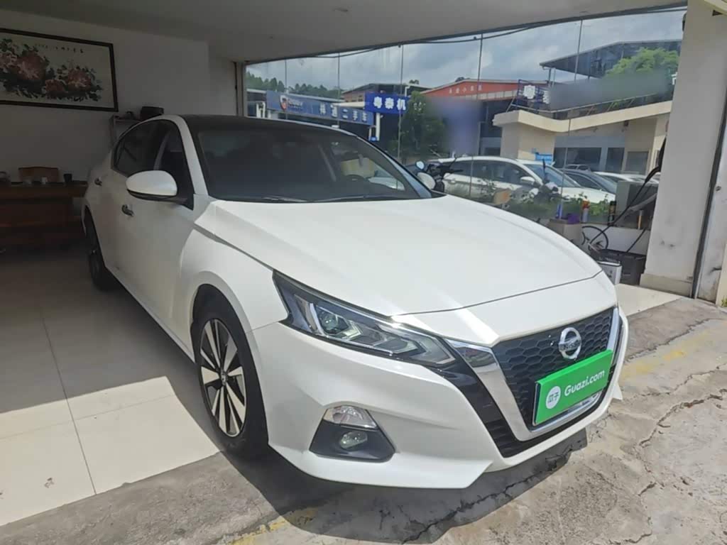 Nissan Teana 2.0 л 2021 г. Белый, пробег 32100 км