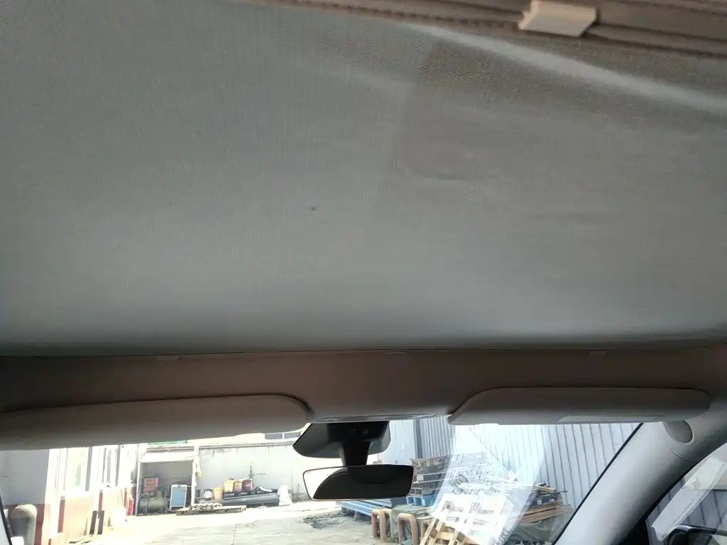 Tesla Model Y — миниатюра 14