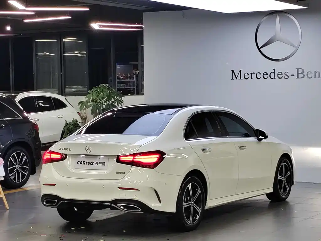 Mercedes-Benz A-Class A 2023 A 200 L Fashion