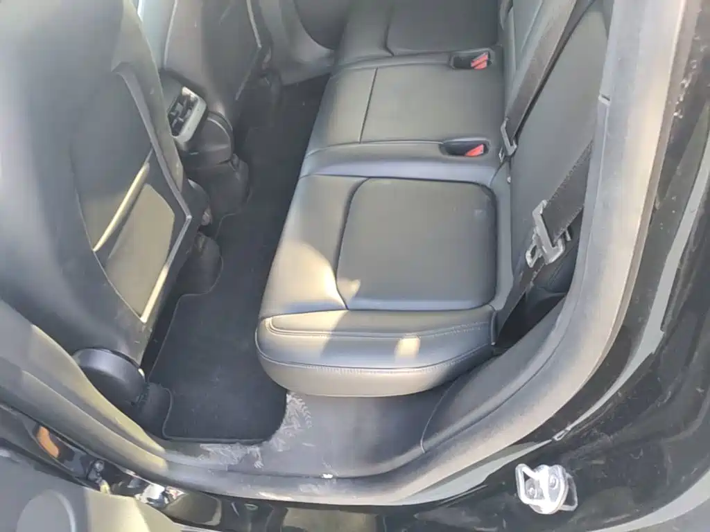 Tesla Model Y — миниатюра 17