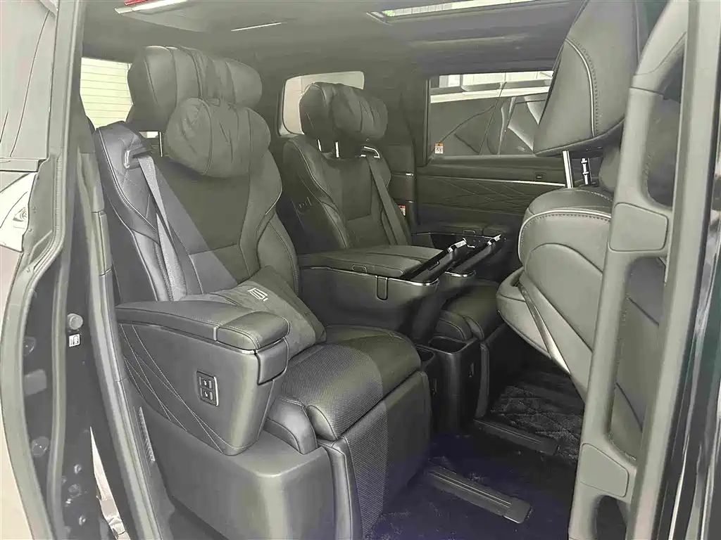 Toyota Vellfire — миниатюра 14