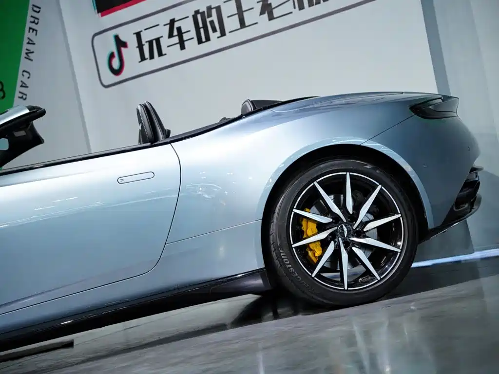 Aston Martin DB11 — миниатюра 49