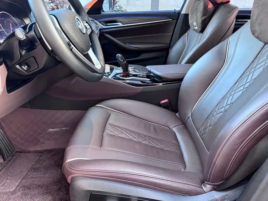 BMW 5 Series — миниатюра 10