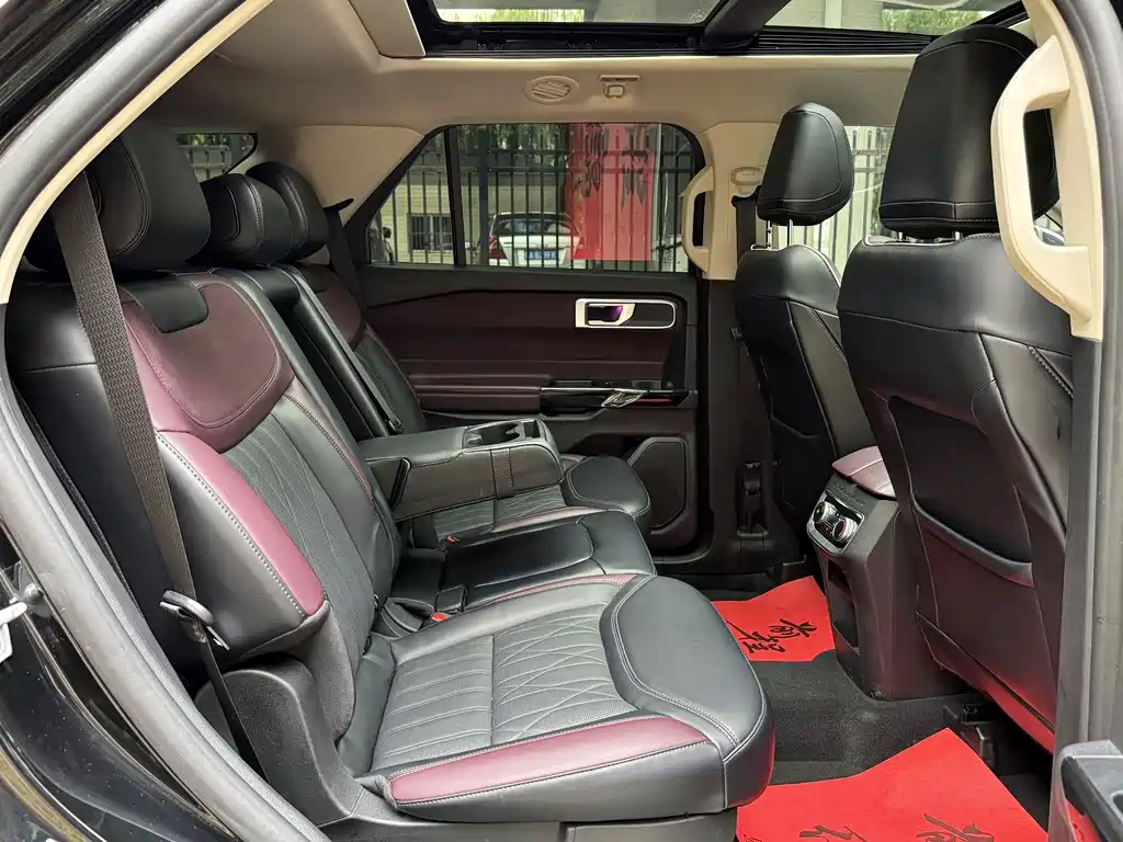 Ford Explorer — миниатюра 12