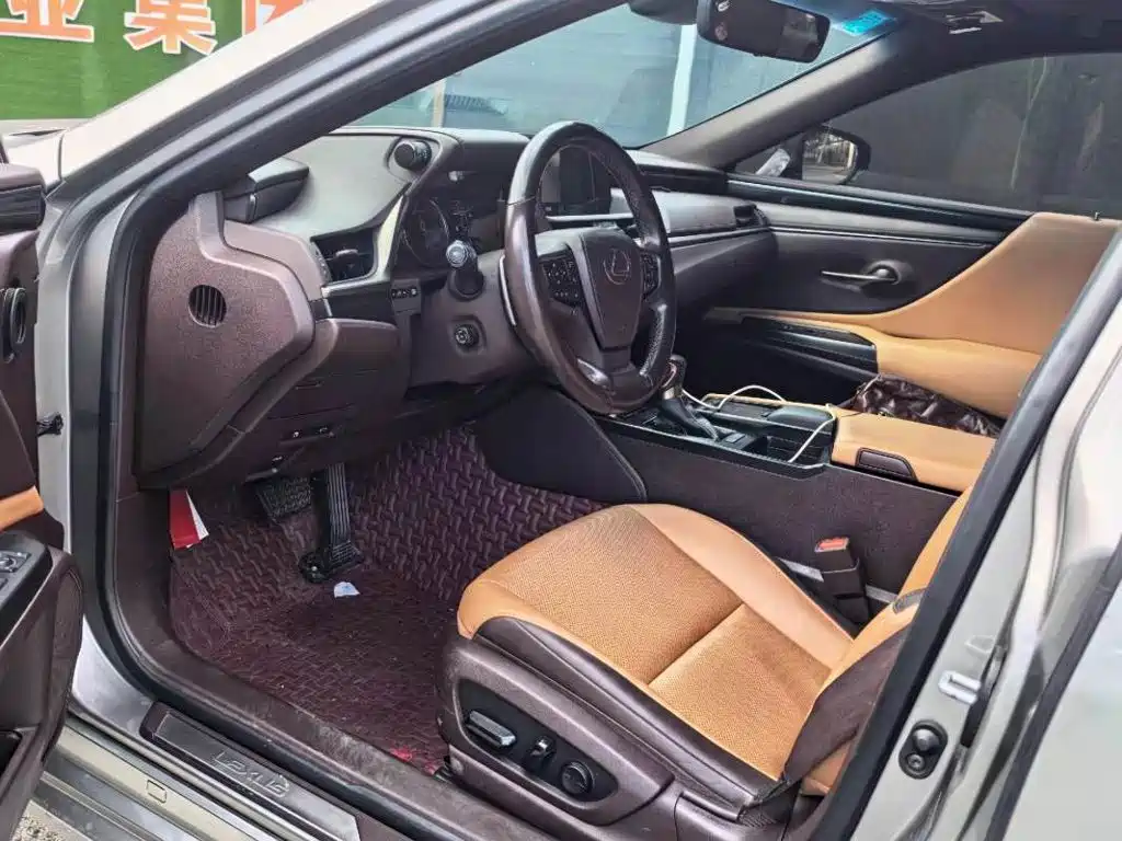 Lexus ES — миниатюра 8