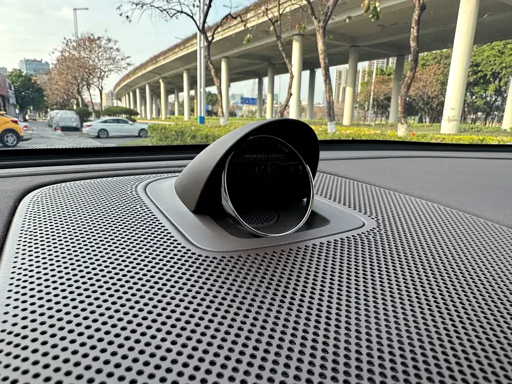 AITO ASK THE WORLD M8