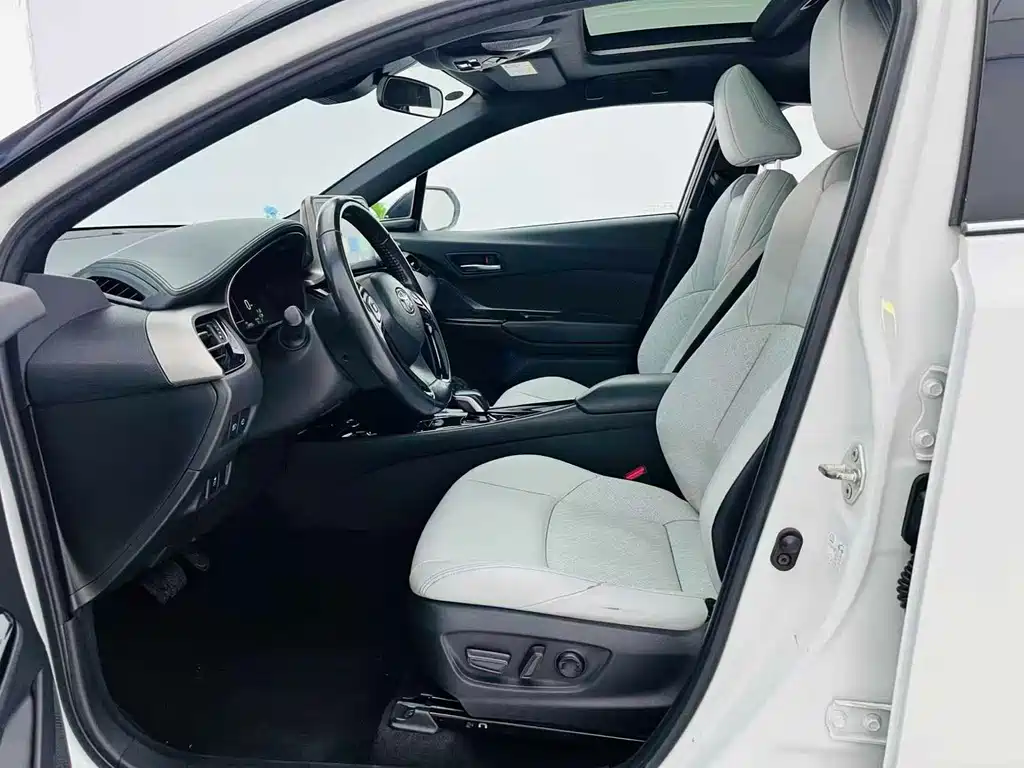 Toyota C-HR EV — миниатюра 7