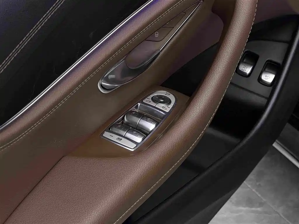 Mercedes-Benz E-Class New Energy — миниатюра 11