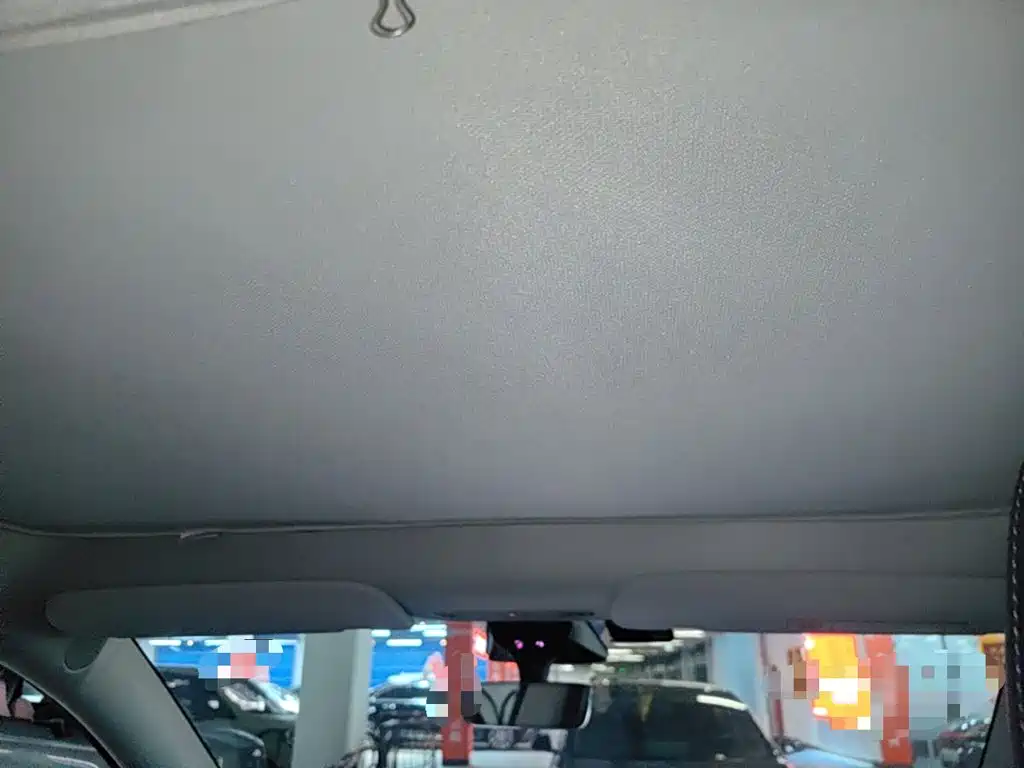 Tesla Model Y — миниатюра 18
