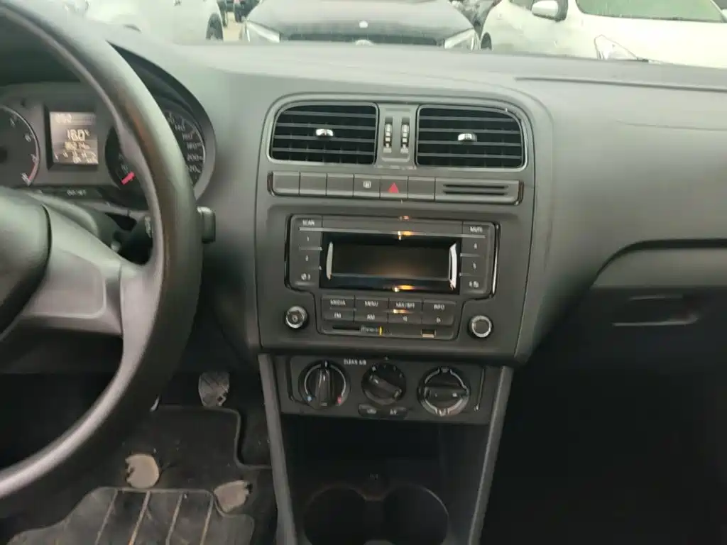 Volkswagen Polo — миниатюра 13
