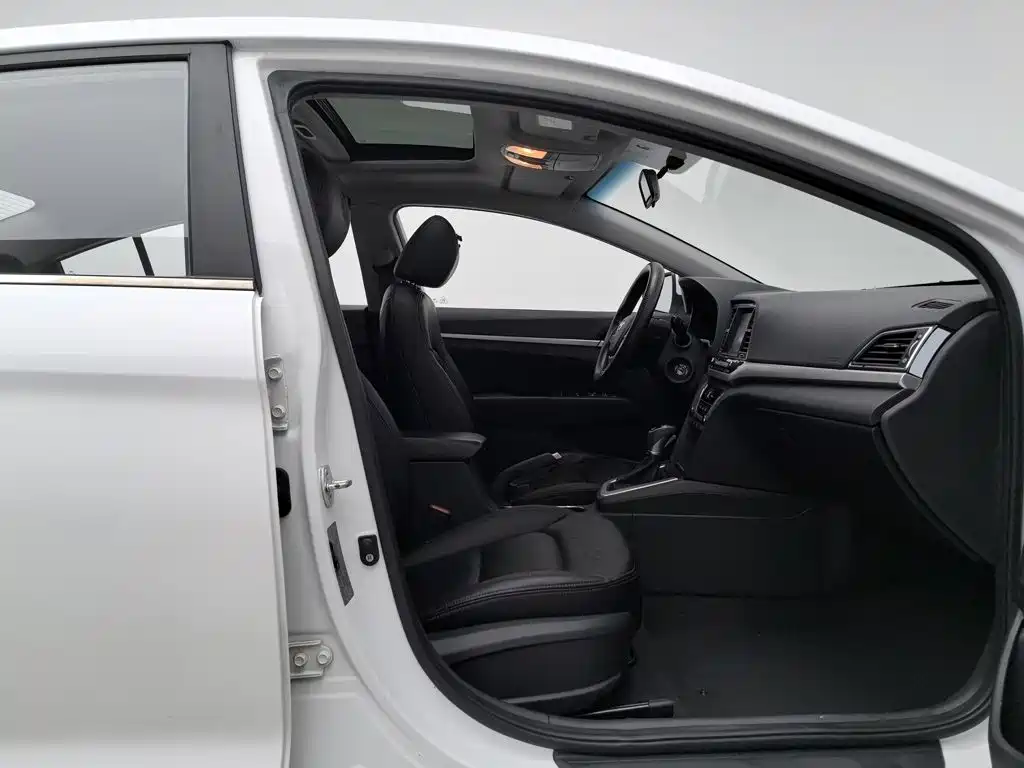 Hyundai Elantra — миниатюра 23