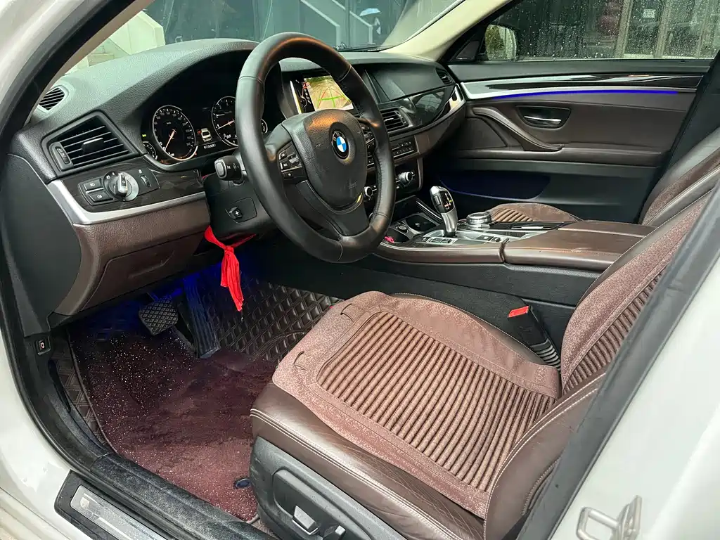 BMW 5 Series — миниатюра 6