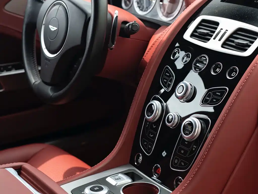 Aston Martin Rapide — миниатюра 23